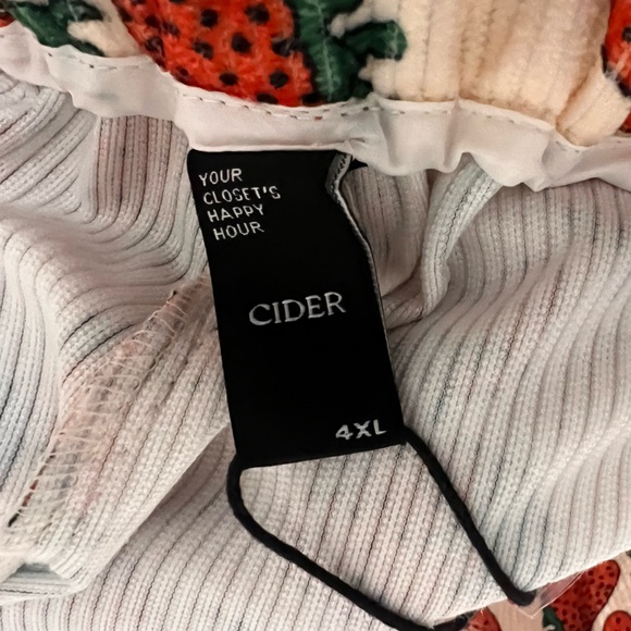 Cider Curve Strawberry Print Wide Leg Jumpsuit BNWT Size 4x - Picture 7 of 16